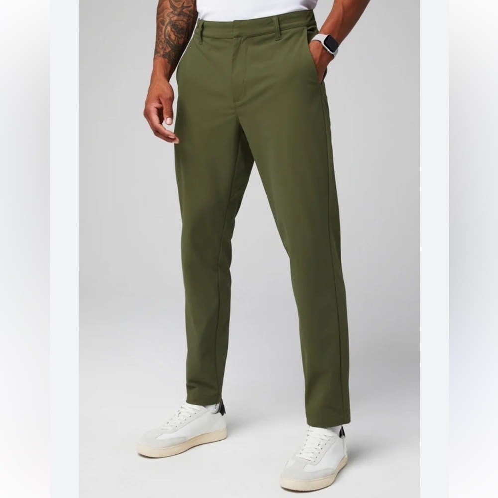 Fabletics Men’s The Don Trouser Classic Fit Utility Green Pants Size 31x30 Golf
